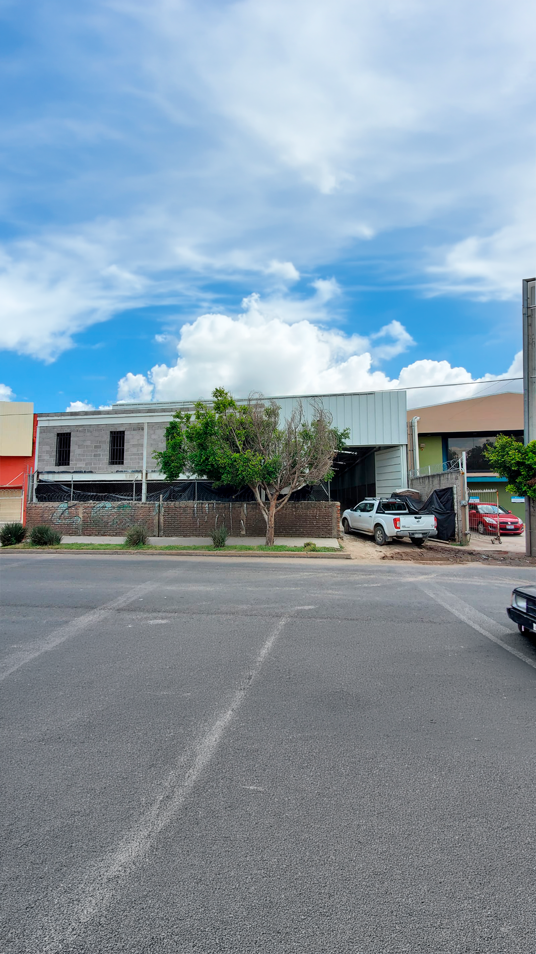 Vista exterior de parque logístico Bolosmart en zona urbana de León Guanajuato, construcción industrial Fer Et Ciment
