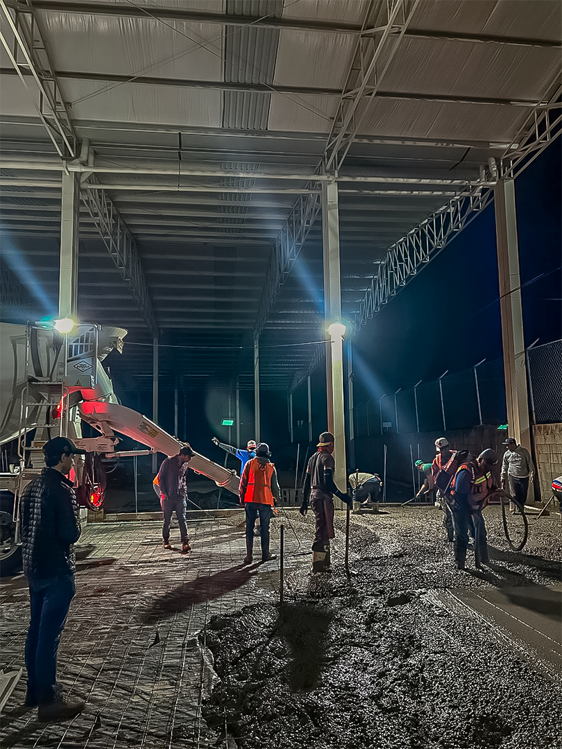 Colado de losa y cimentación de bodega industrial Clasben, obra civil constructora Fer Et Ciment en el Bajío