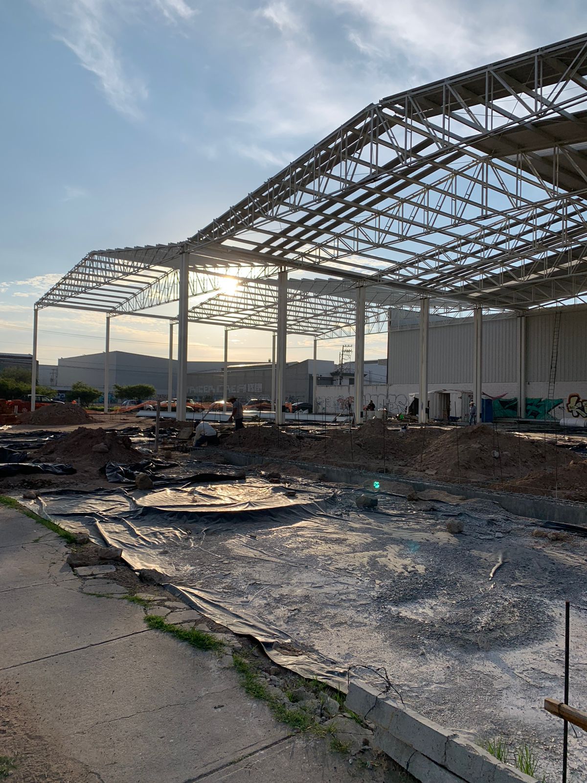 Inicio de obra con trazo de cimentación de bodega Delta en León Guanajuato, construcción industrial Fer Et Ciment
